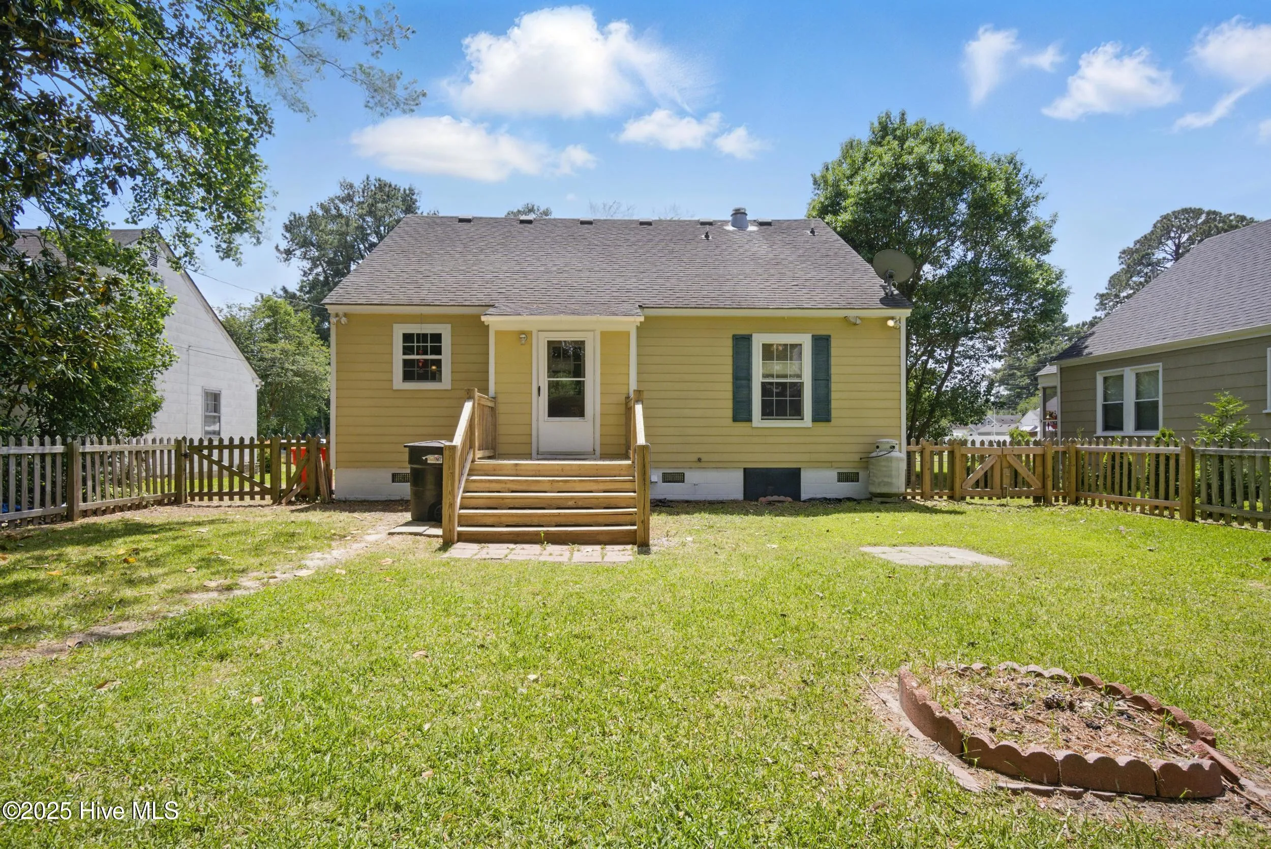 Elizabeth City, North Carolina 27909, United States, 3 Bedrooms Bedrooms, ,2 BathroomsBathrooms,Residential,Pending,123547