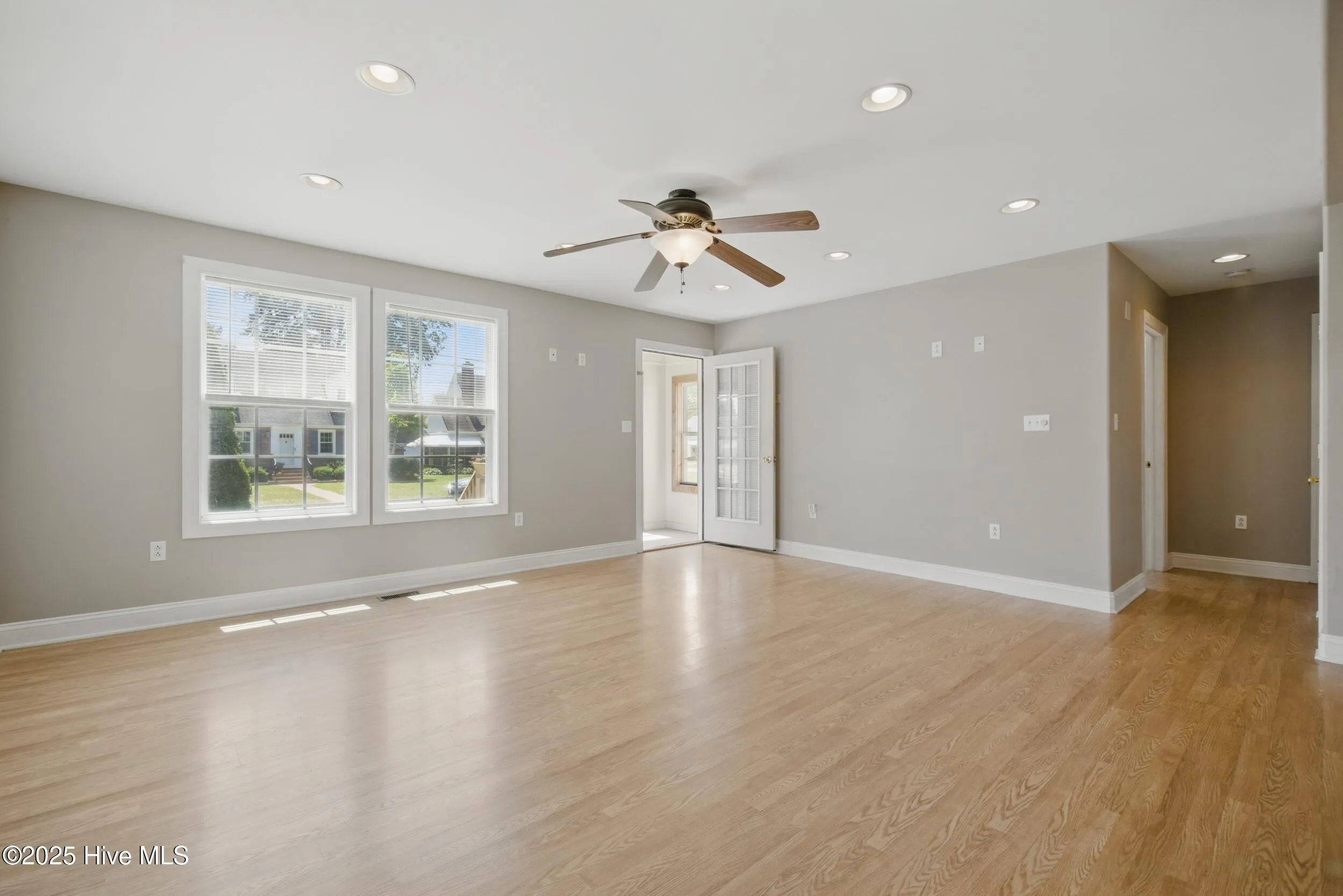 Elizabeth City, North Carolina 27909, United States, 3 Bedrooms Bedrooms, ,2 BathroomsBathrooms,Residential,Pending,123547