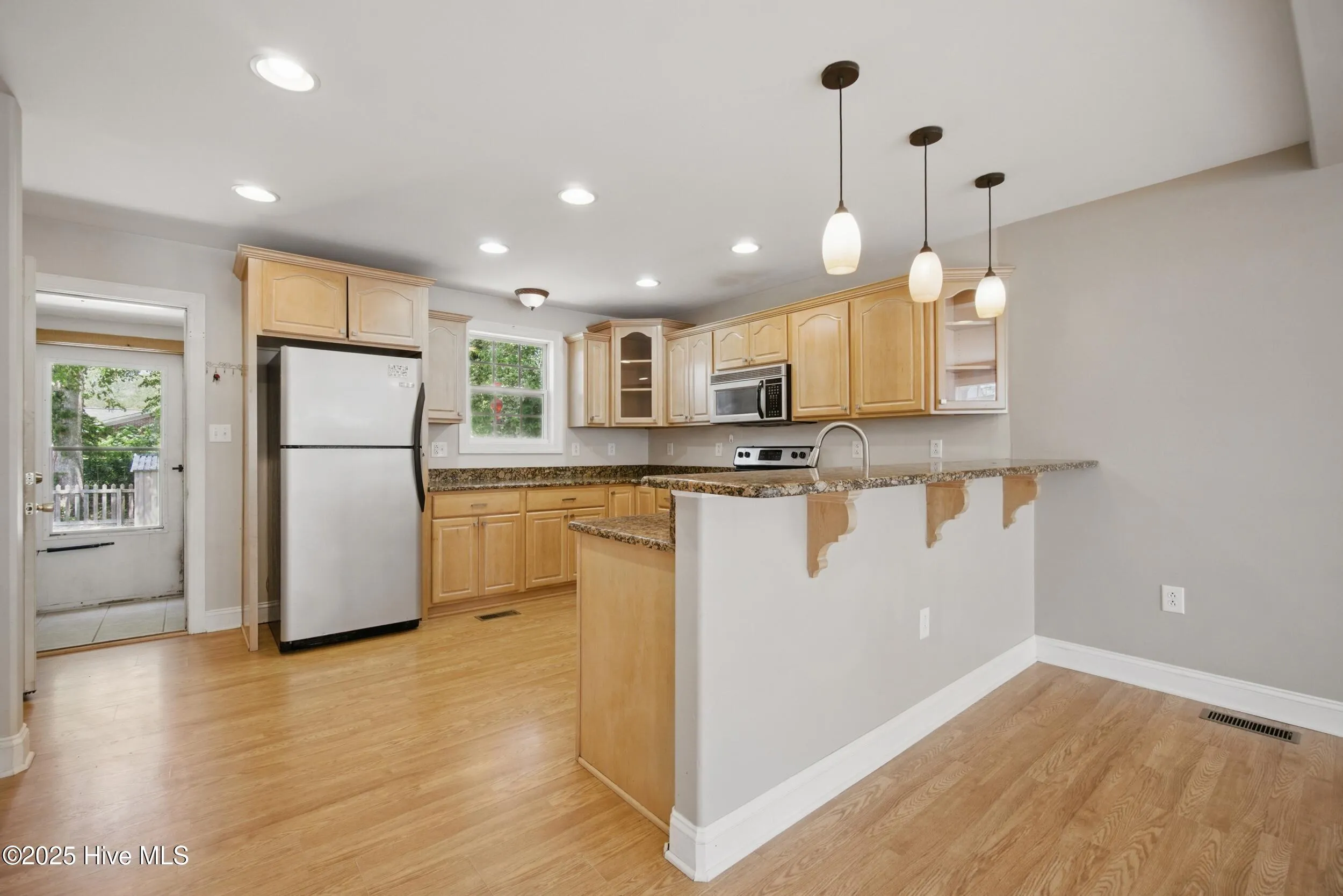 Elizabeth City, North Carolina 27909, United States, 3 Bedrooms Bedrooms, ,2 BathroomsBathrooms,Residential,Pending,123547