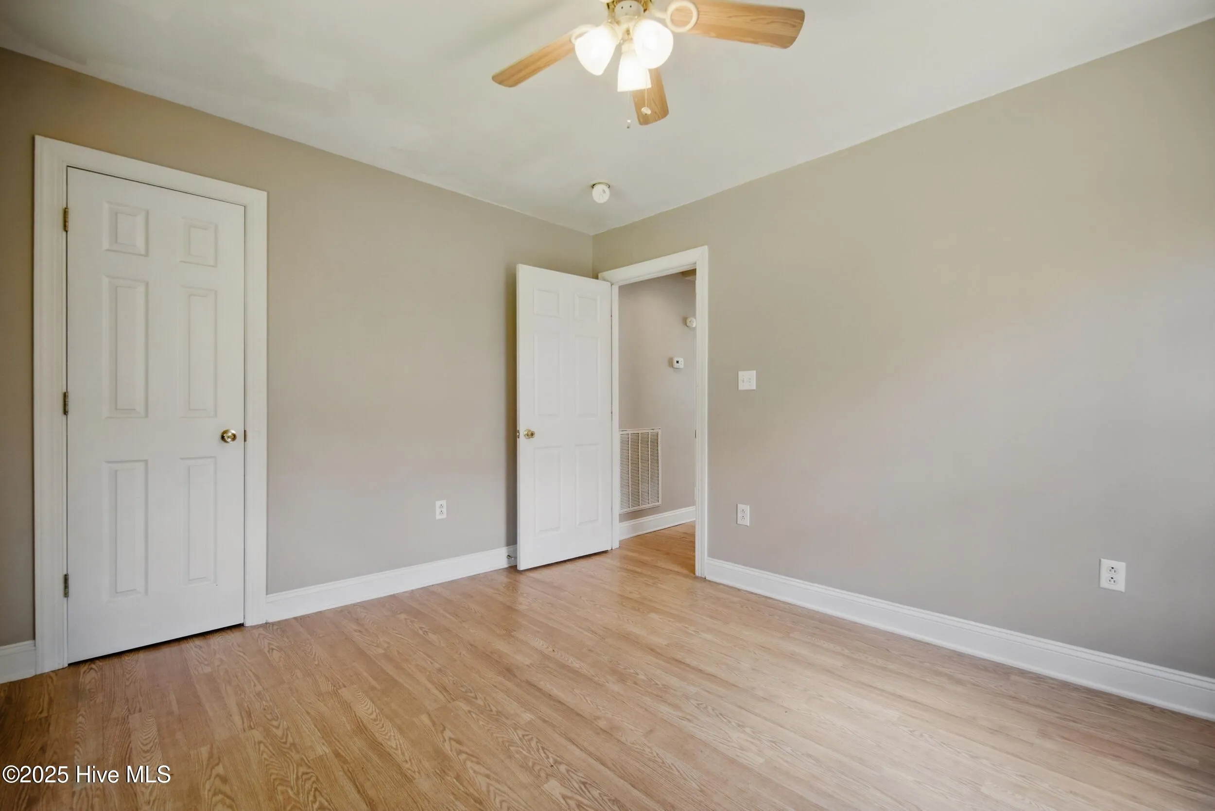 Elizabeth City, North Carolina 27909, United States, 3 Bedrooms Bedrooms, ,2 BathroomsBathrooms,Residential,Pending,123547