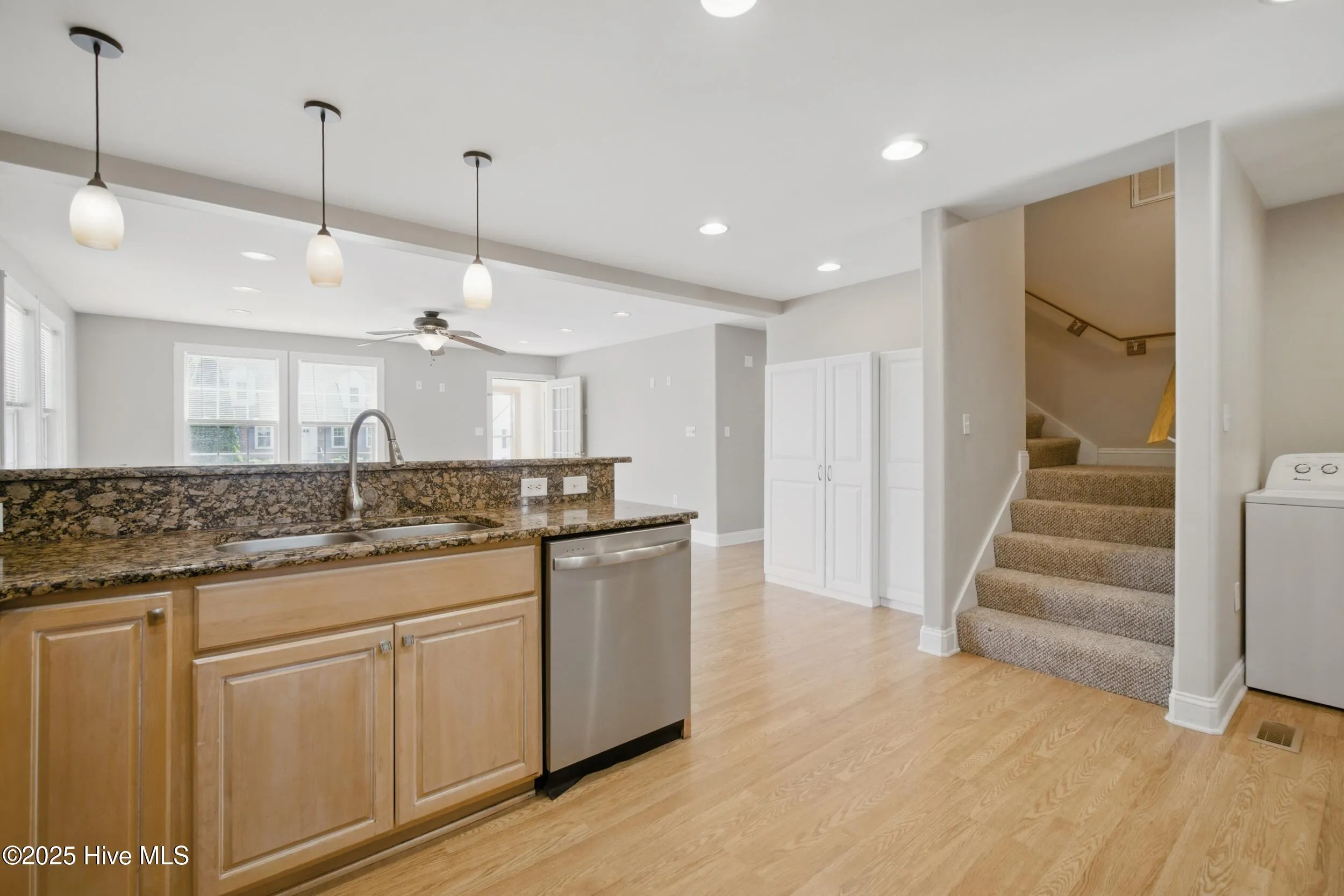 Elizabeth City, North Carolina 27909, United States, 3 Bedrooms Bedrooms, ,2 BathroomsBathrooms,Residential,Pending,123547