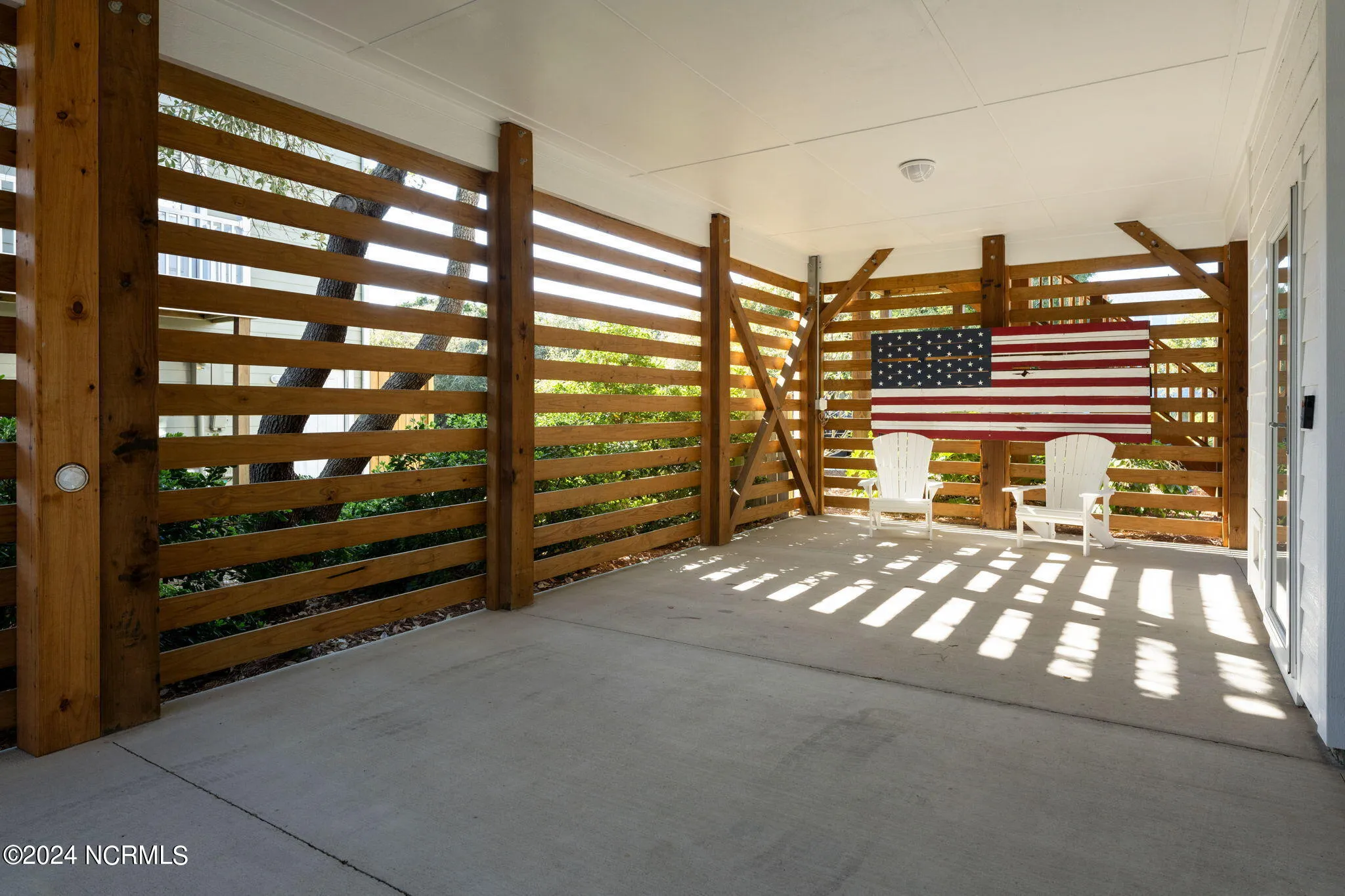 Surf City, North Carolina 28445, United States, 4 Bedrooms Bedrooms, ,3 BathroomsBathrooms,Residential,Pending,8886