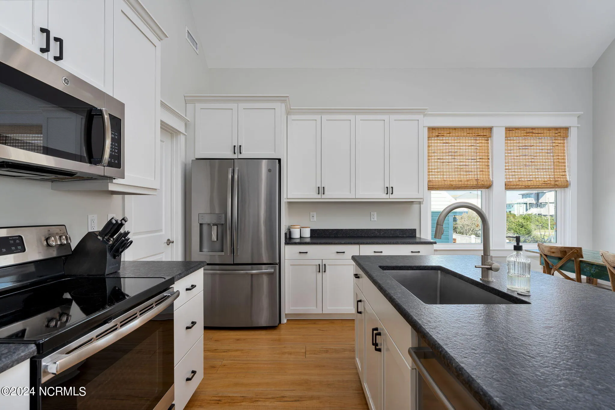 Surf City, North Carolina 28445, United States, 4 Bedrooms Bedrooms, ,3 BathroomsBathrooms,Residential,Pending,8886