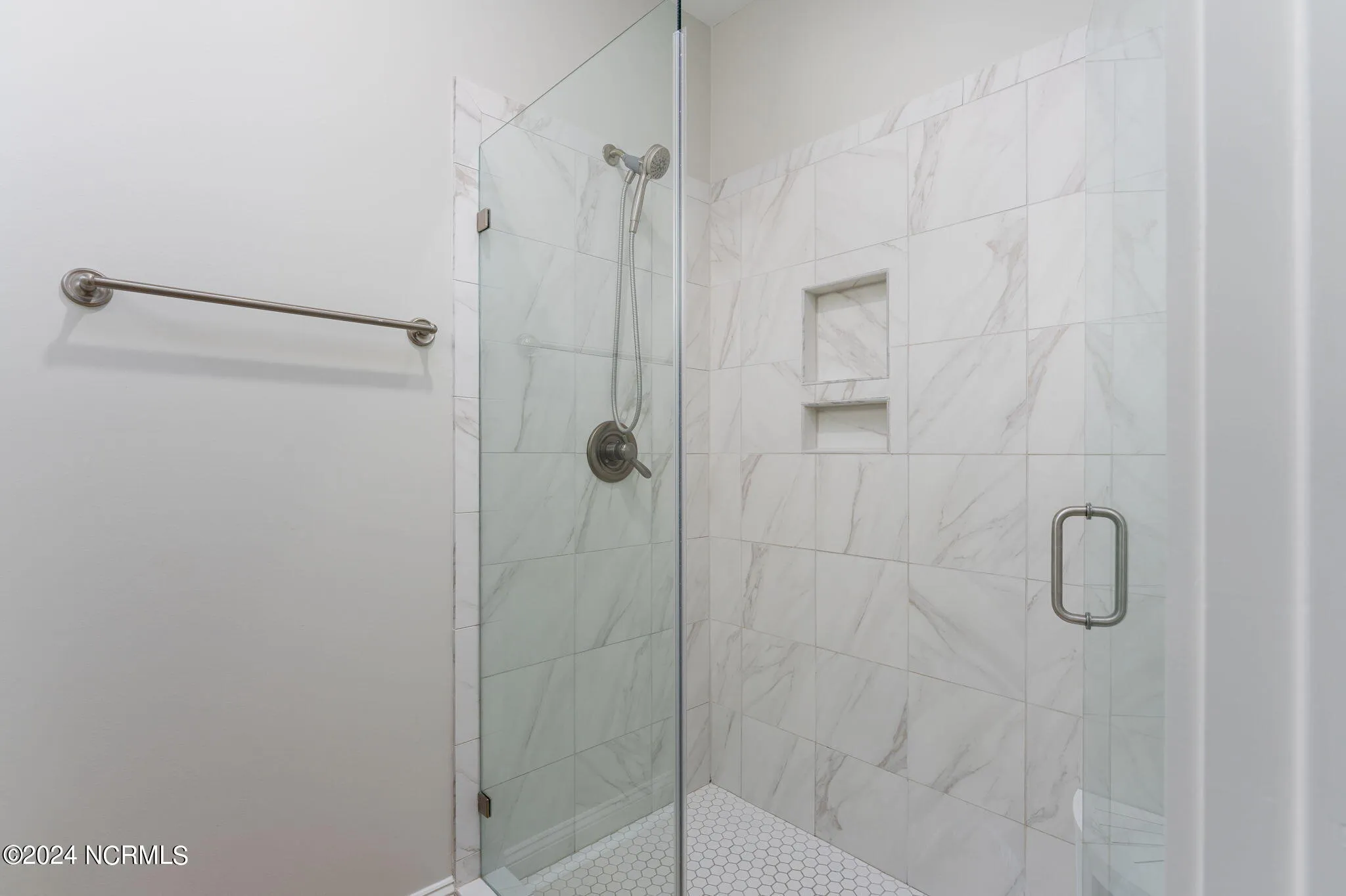 Surf City, North Carolina 28445, United States, 4 Bedrooms Bedrooms, ,3 BathroomsBathrooms,Residential,Pending,8886