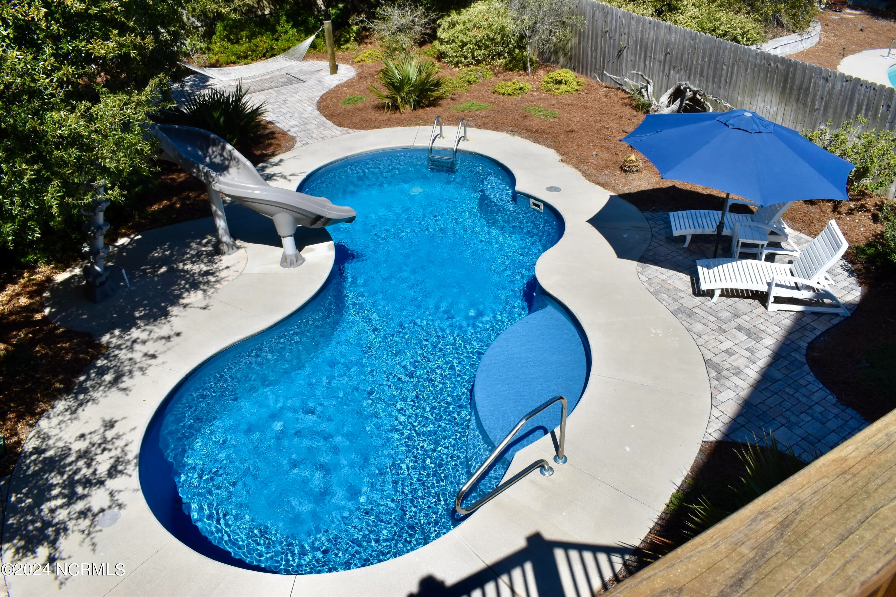 Surf City, North Carolina 28445, United States, 4 Bedrooms Bedrooms, ,3 BathroomsBathrooms,Residential,Pending,8886