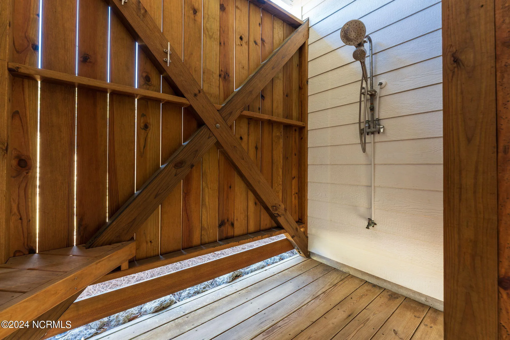 Surf City, North Carolina 28445, United States, 4 Bedrooms Bedrooms, ,3 BathroomsBathrooms,Residential,Pending,8886