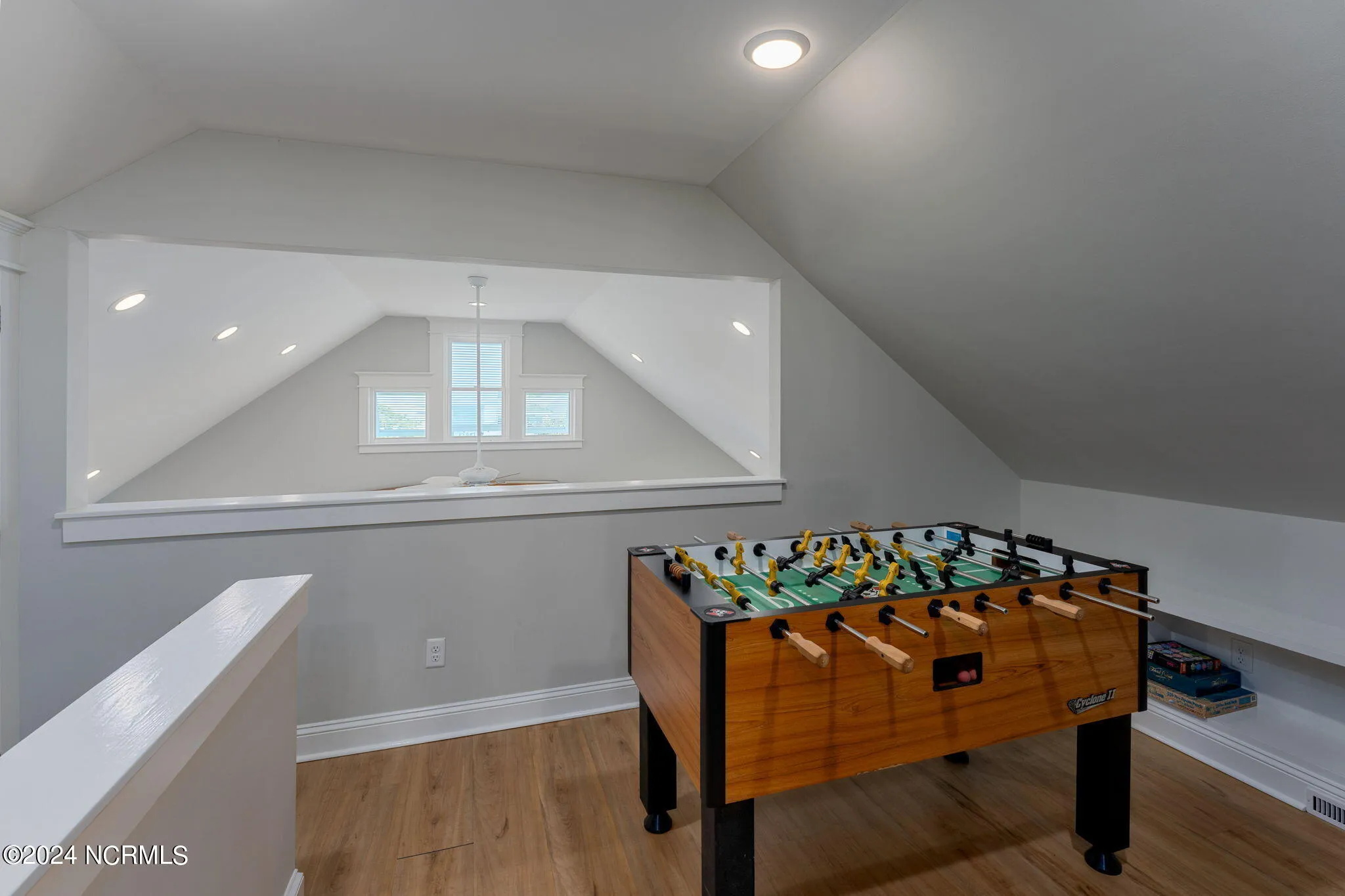 Surf City, North Carolina 28445, United States, 4 Bedrooms Bedrooms, ,3 BathroomsBathrooms,Residential,Pending,8886