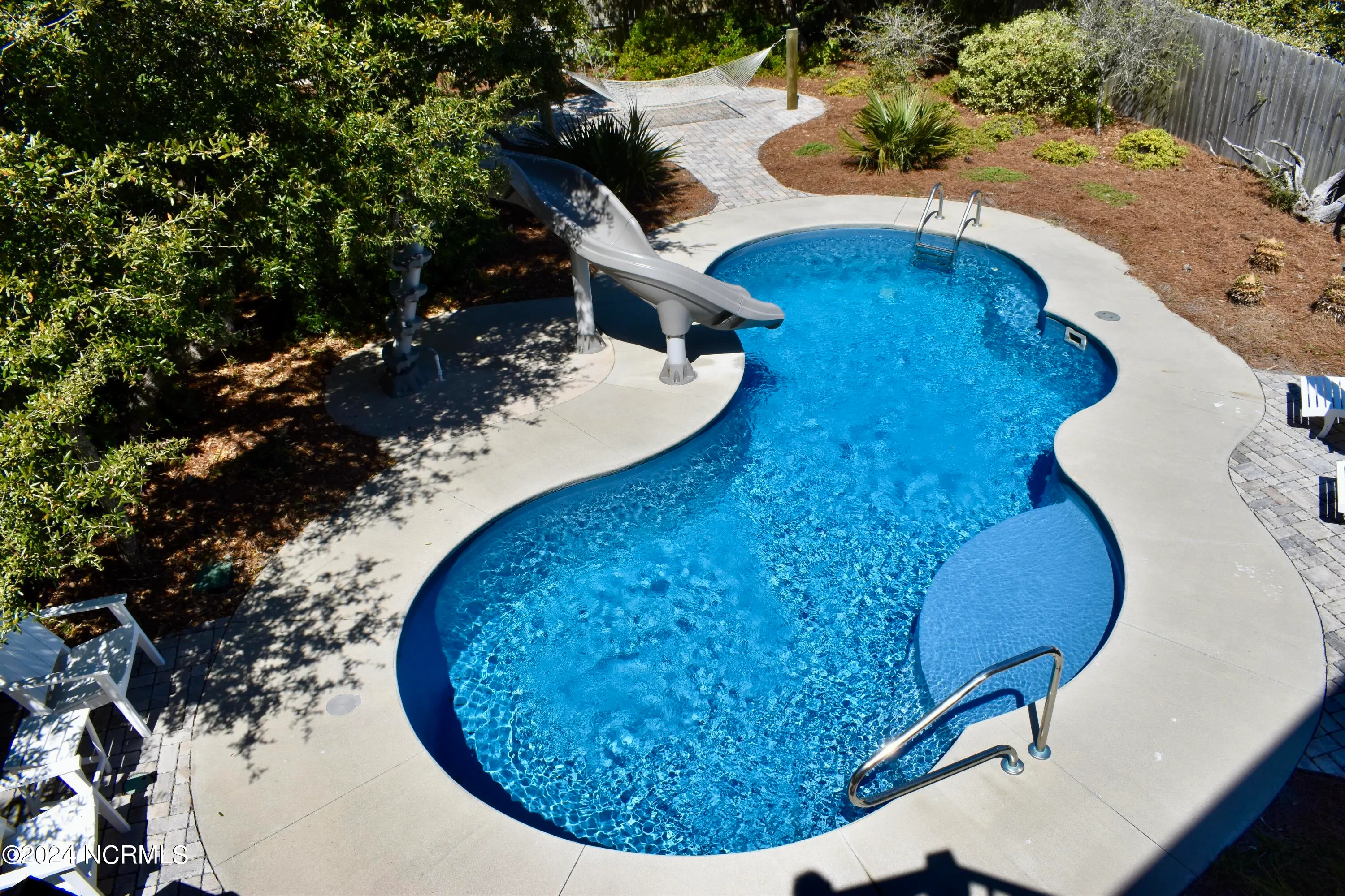 Surf City, North Carolina 28445, United States, 4 Bedrooms Bedrooms, ,3 BathroomsBathrooms,Residential,Pending,8886