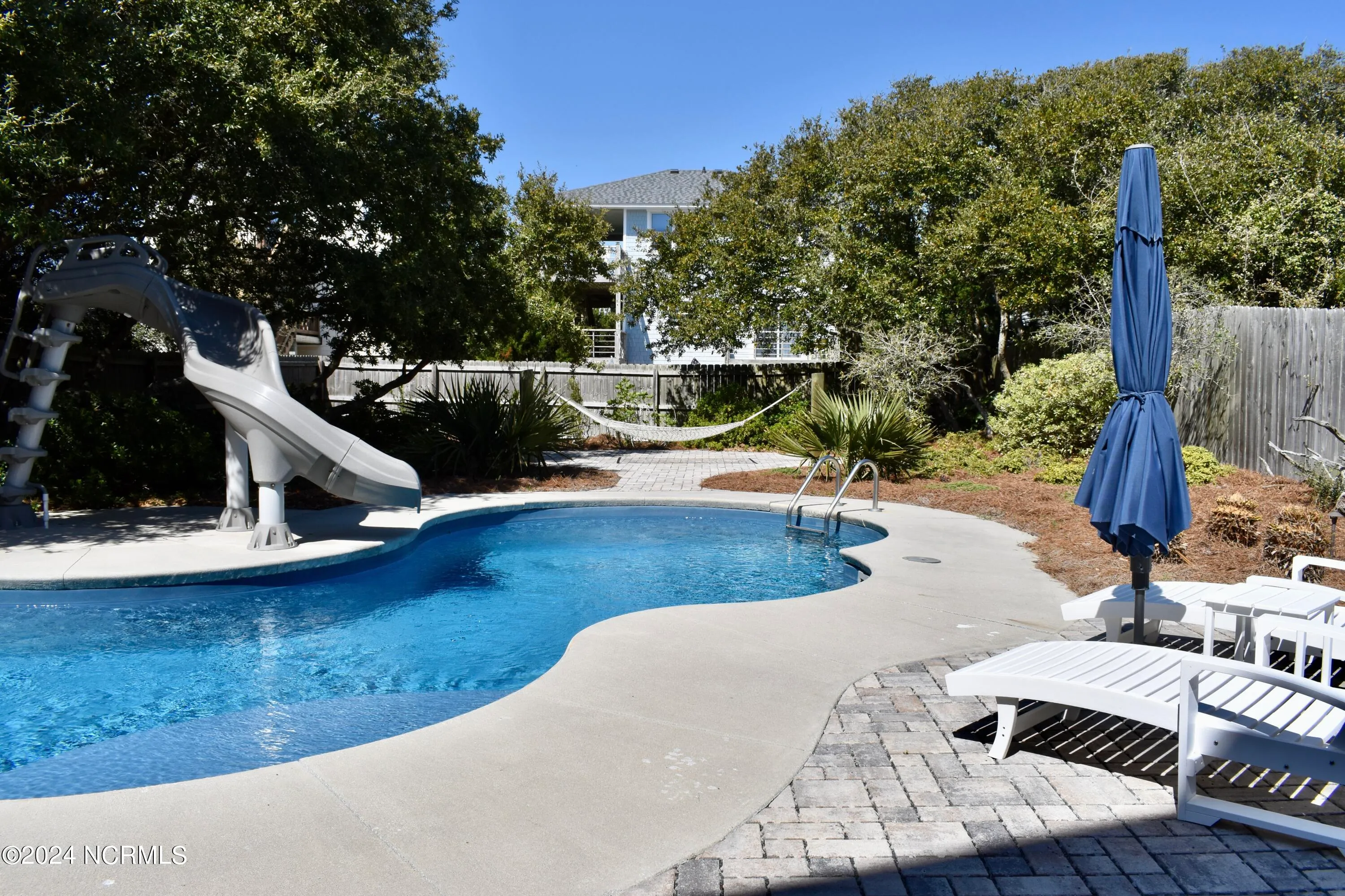Surf City, North Carolina 28445, United States, 4 Bedrooms Bedrooms, ,3 BathroomsBathrooms,Residential,Pending,8886