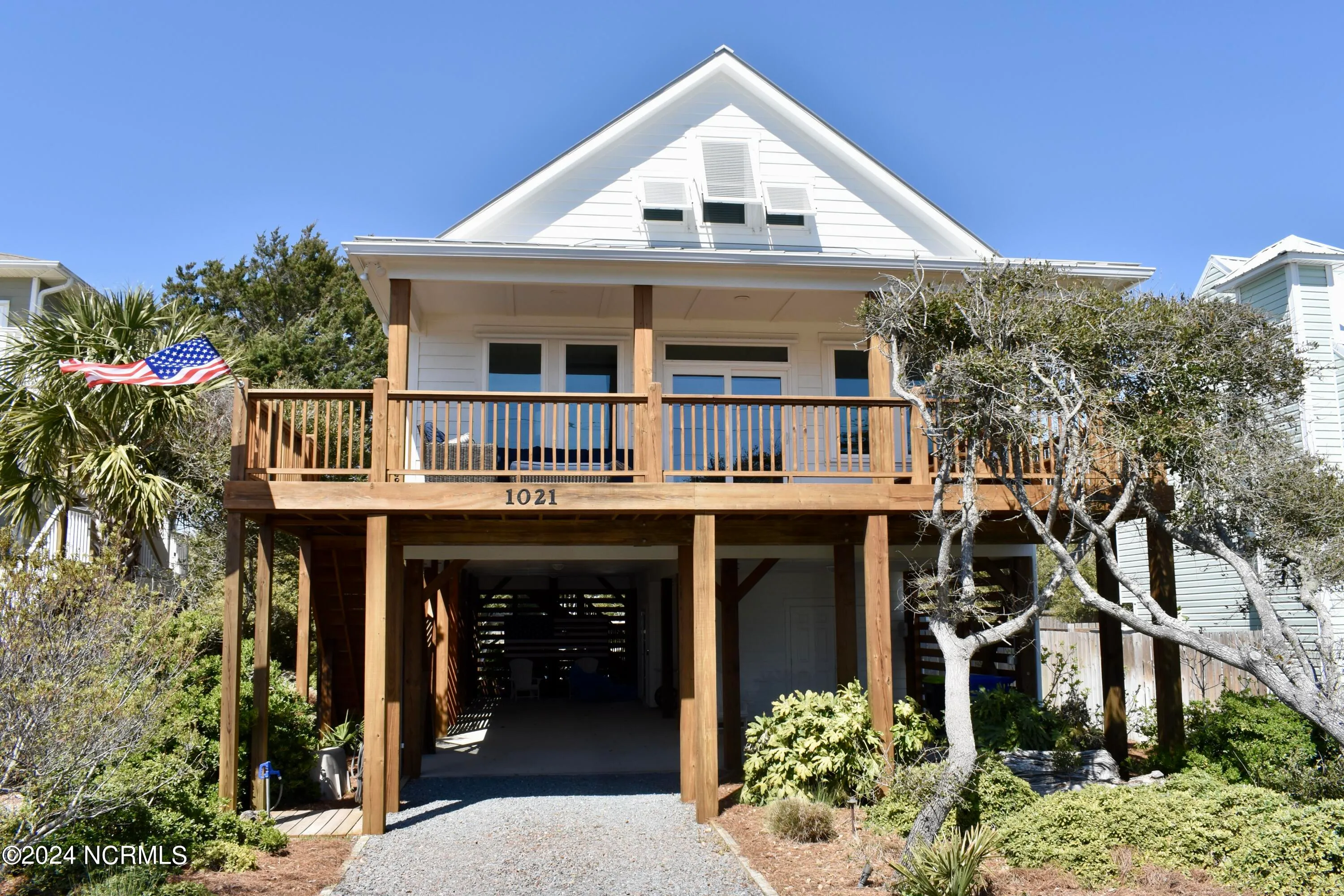 Surf City, North Carolina 28445, United States, 4 Bedrooms Bedrooms, ,3 BathroomsBathrooms,Residential,Pending,8886