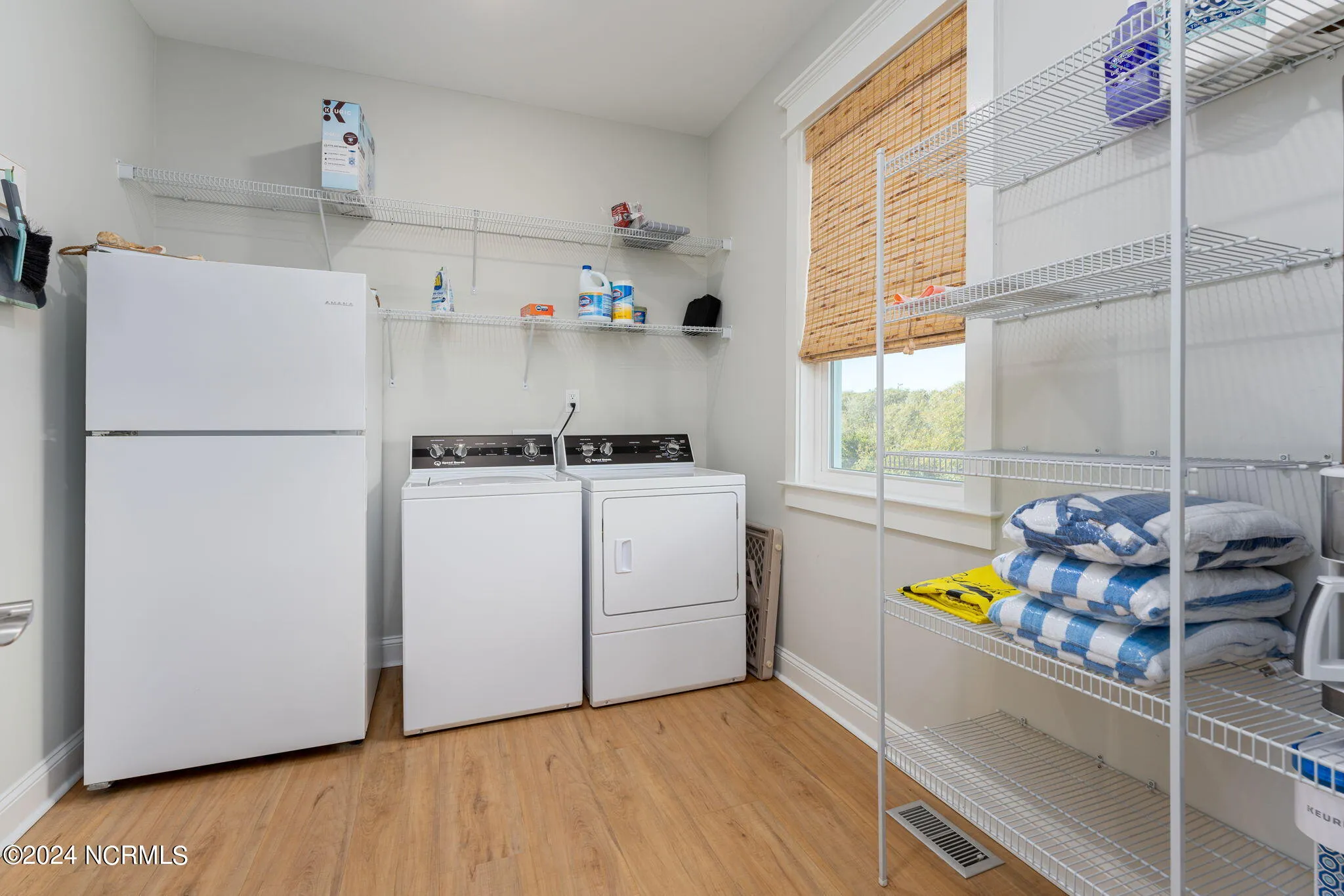 Surf City, North Carolina 28445, United States, 4 Bedrooms Bedrooms, ,3 BathroomsBathrooms,Residential,Pending,8886