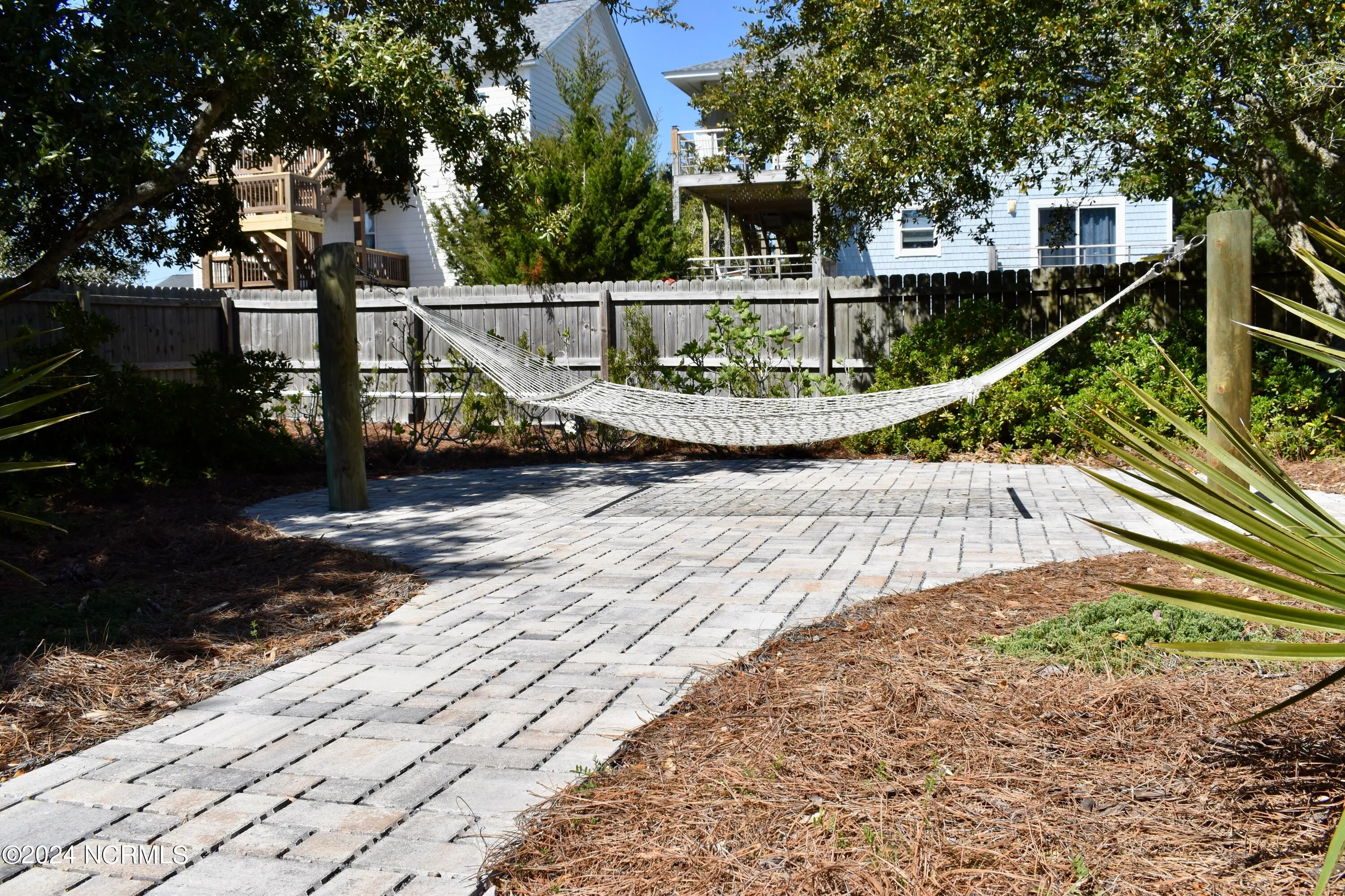 Surf City, North Carolina 28445, United States, 4 Bedrooms Bedrooms, ,3 BathroomsBathrooms,Residential,Pending,8886