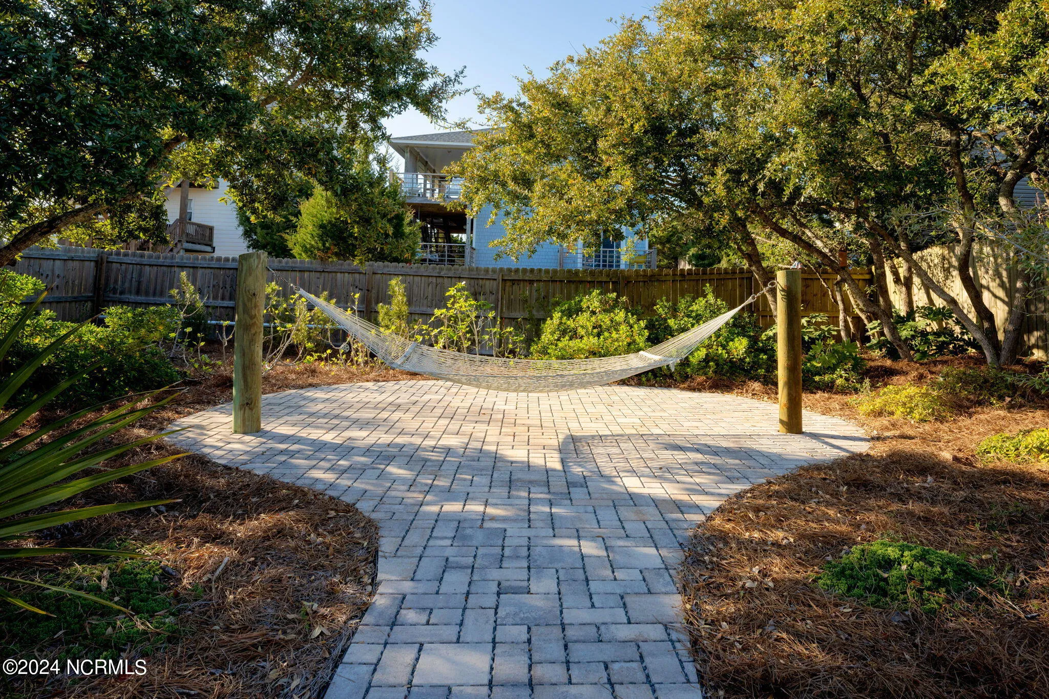 Surf City, North Carolina 28445, United States, 4 Bedrooms Bedrooms, ,3 BathroomsBathrooms,Residential,Pending,8886