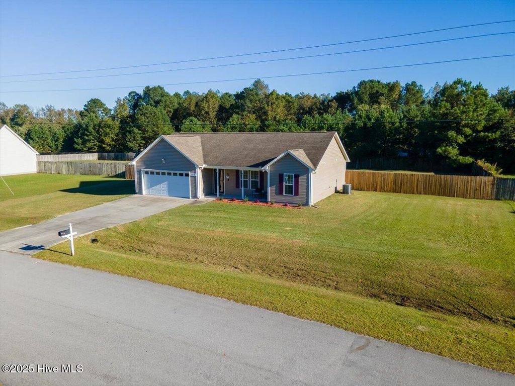 Photo of 105 Farmgate Drive, Richlands, NC 28574 (MLS # 100537077)