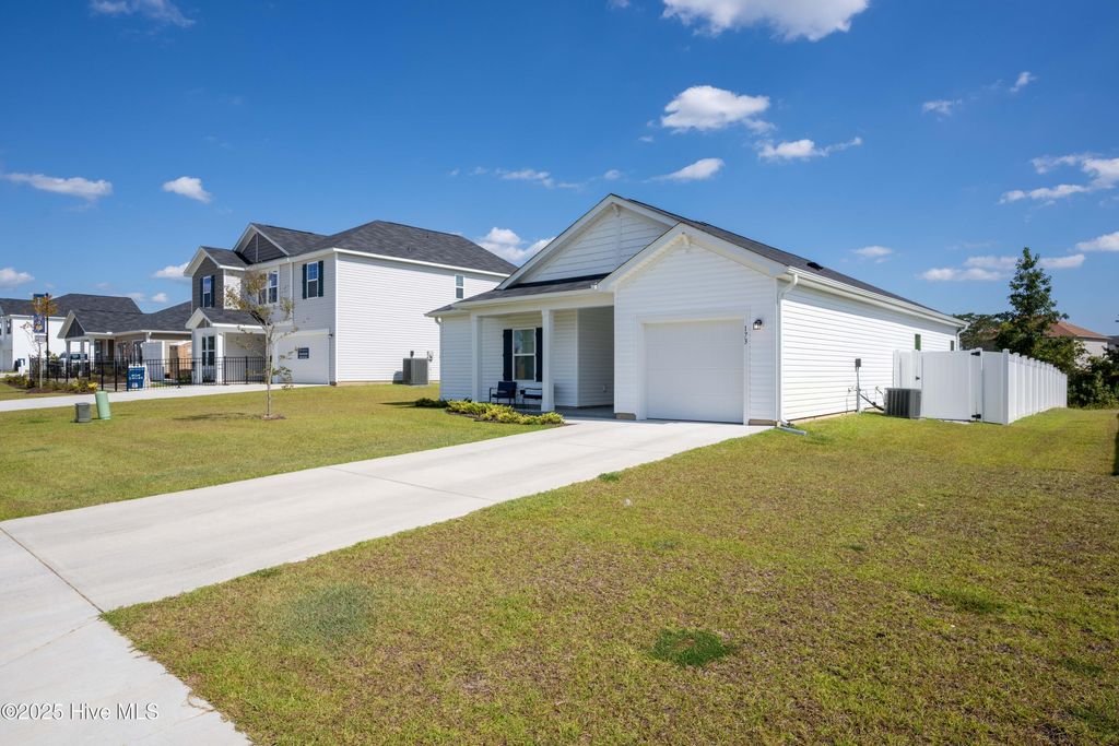 Photo of 173 N Squires Run Lane, Richlands, NC 28574 (MLS # 100529140)