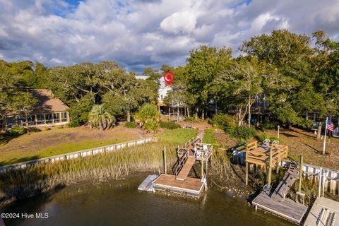 A home in Oak Island