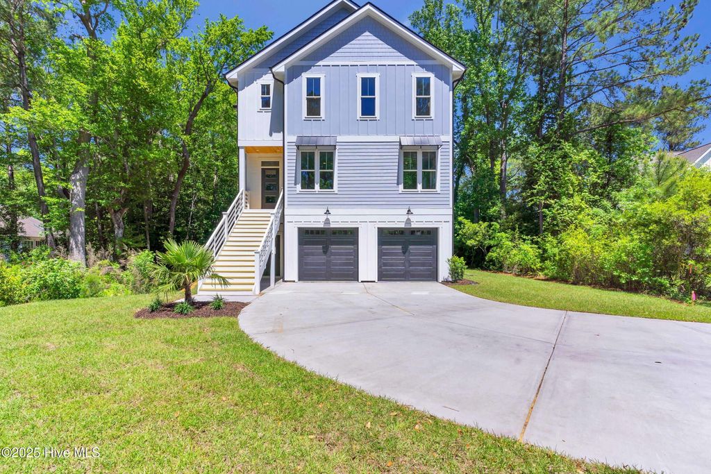 Photo of 124 N Brig Drive, Hampstead, NC 28443 (MLS # 100501521)