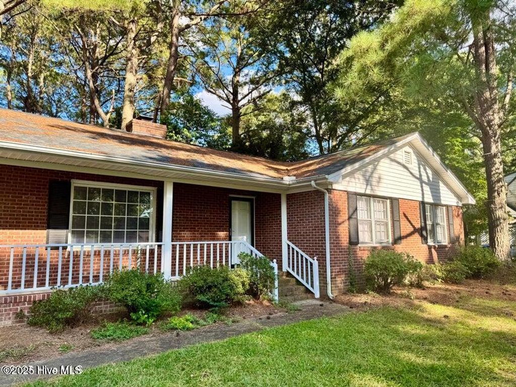 Photo of 1001 Stoddard Road S, Wilson, NC 27893 (MLS # 100530537)