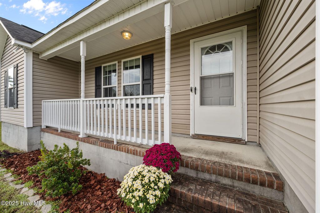 Photo of 309 Otter Creek Court, Richlands, NC 28574 (MLS # 100535453)