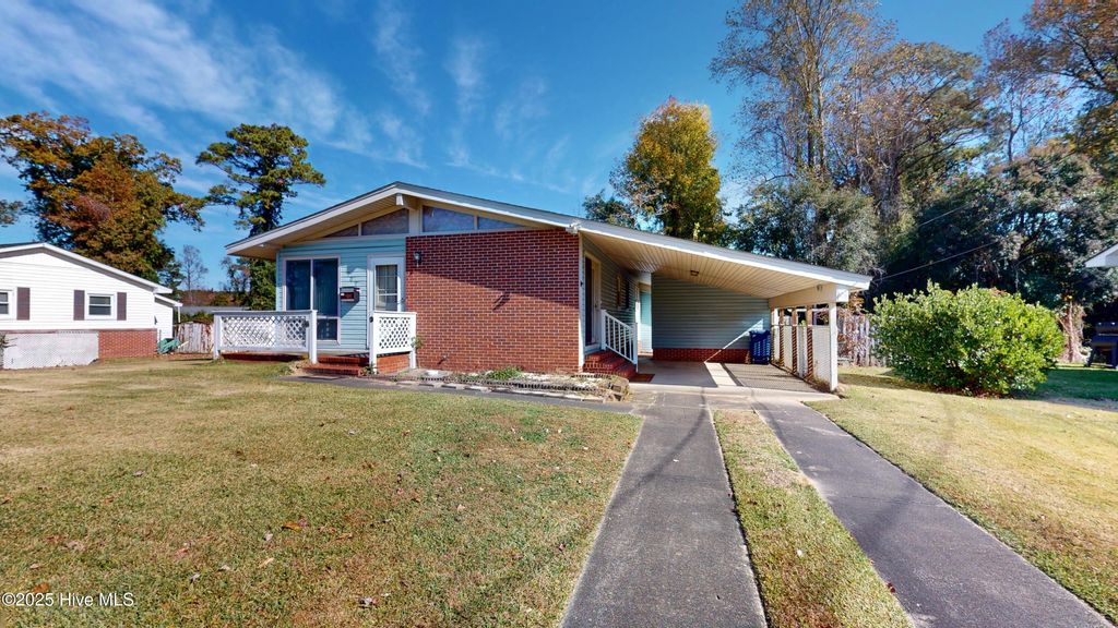 Photo of 109 London Lane, Jacksonville, NC 28546 (MLS # 100541528)