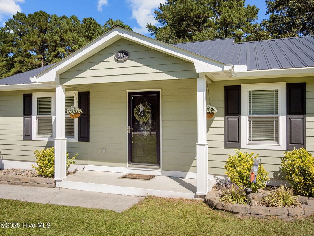 Photo of 344 Riggs Road, Hubert, NC 28539 (MLS # 100530751)