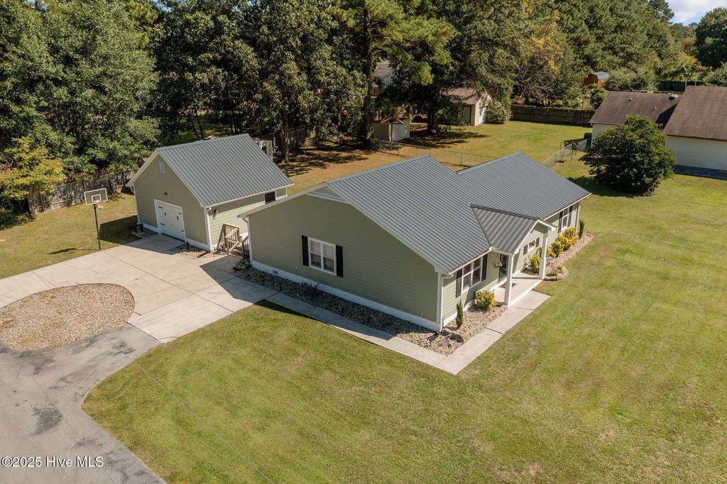 Photo of 344 Riggs Road, Hubert, NC 28539 (MLS # 100530751)
