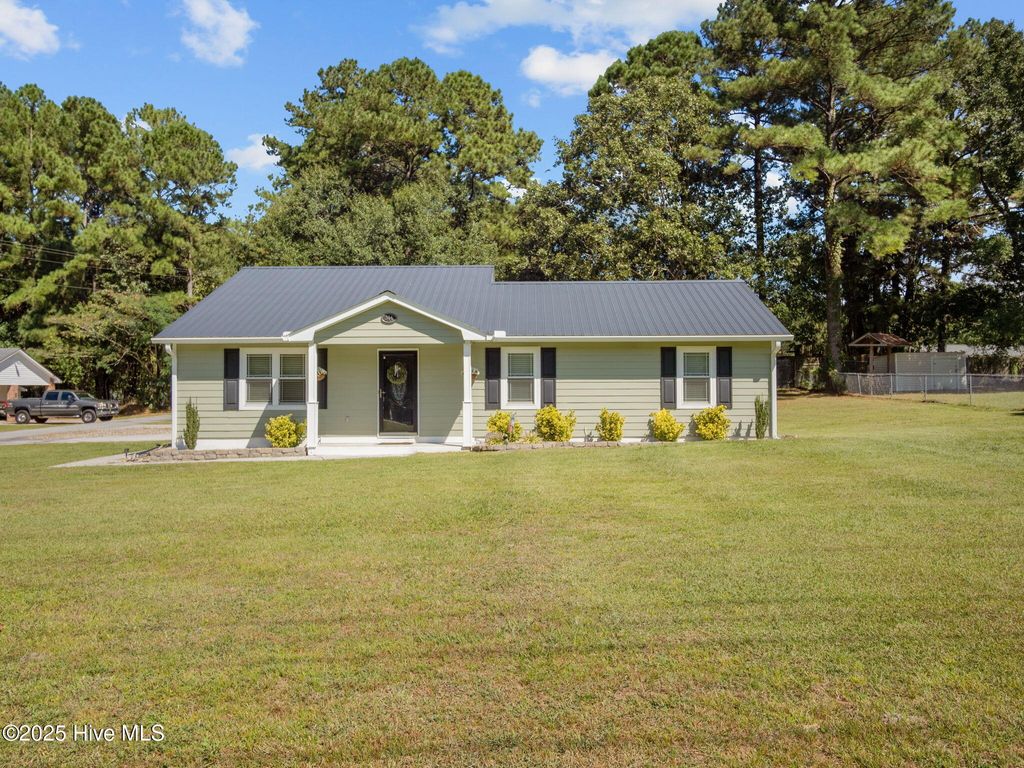 Photo of 344 Riggs Road, Hubert, NC 28539 (MLS # 100530751)