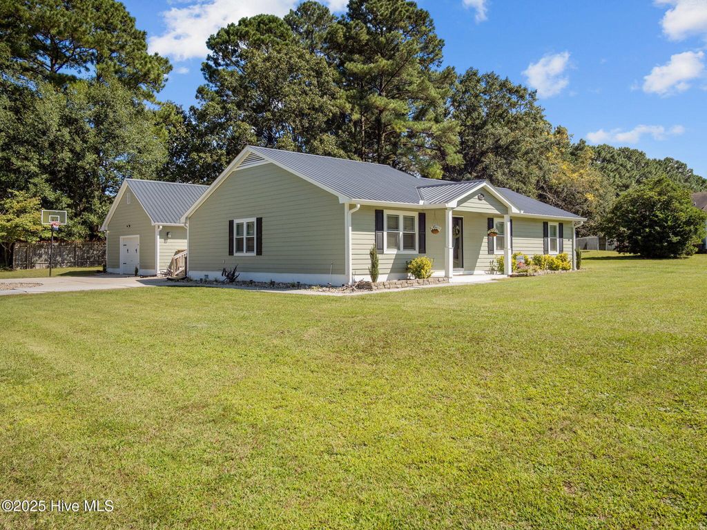 Photo of 344 Riggs Road, Hubert, NC 28539 (MLS # 100530751)