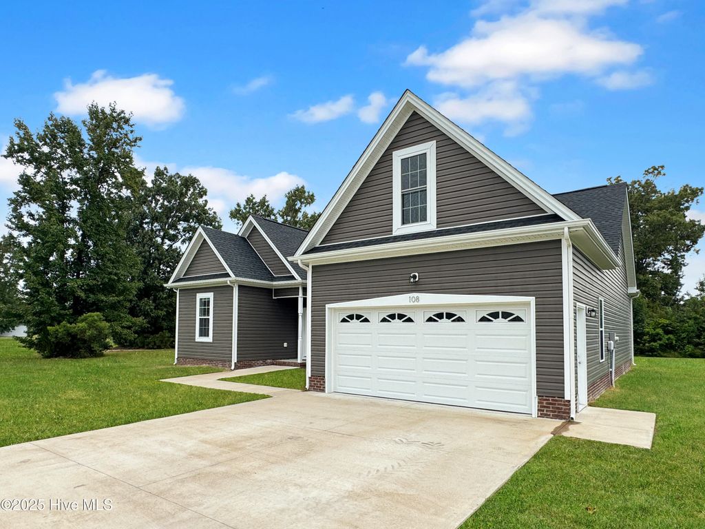 Photo of 108 Crossbow Court, Elizabeth City, NC 27909 (MLS # 100536620)