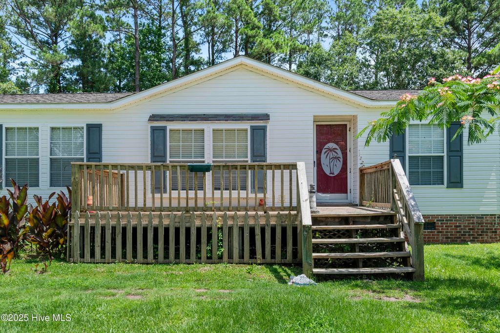 Photo of 118 Woodland Drive, Swansboro, NC 28584 (MLS # 100514082)