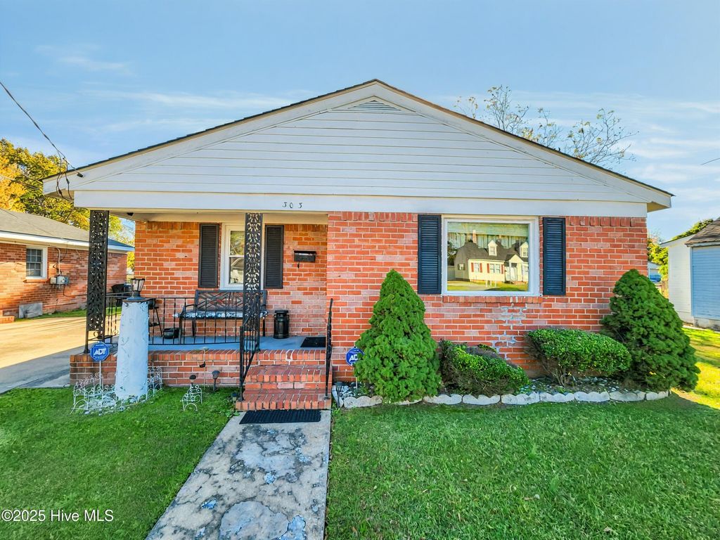 Photo of 303 Roanoke Avenue, Elizabeth City, NC 27909 (MLS # 100540912)