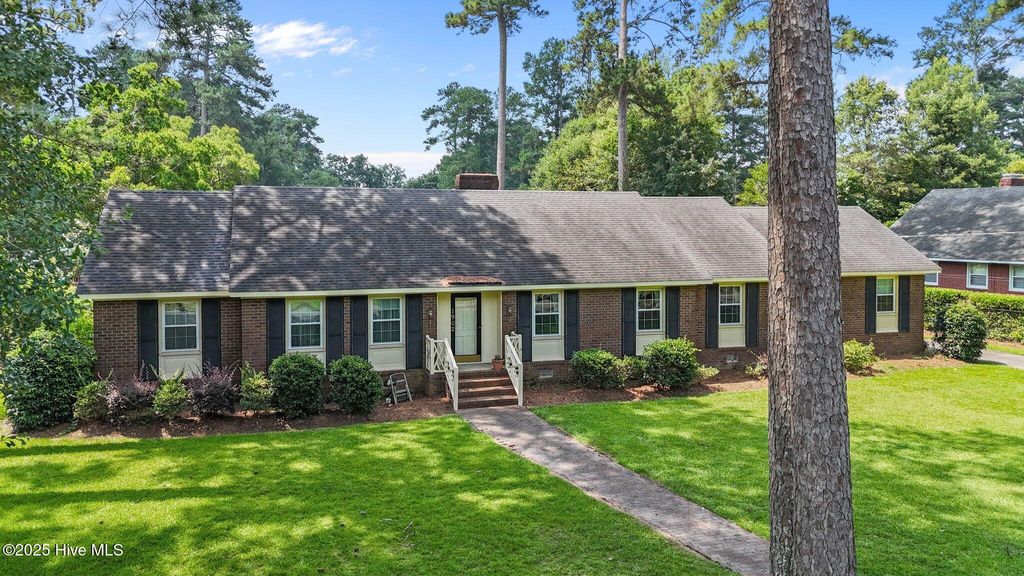 Photo of 1902 York Street, Kinston, NC 28504 (MLS # 100516043)