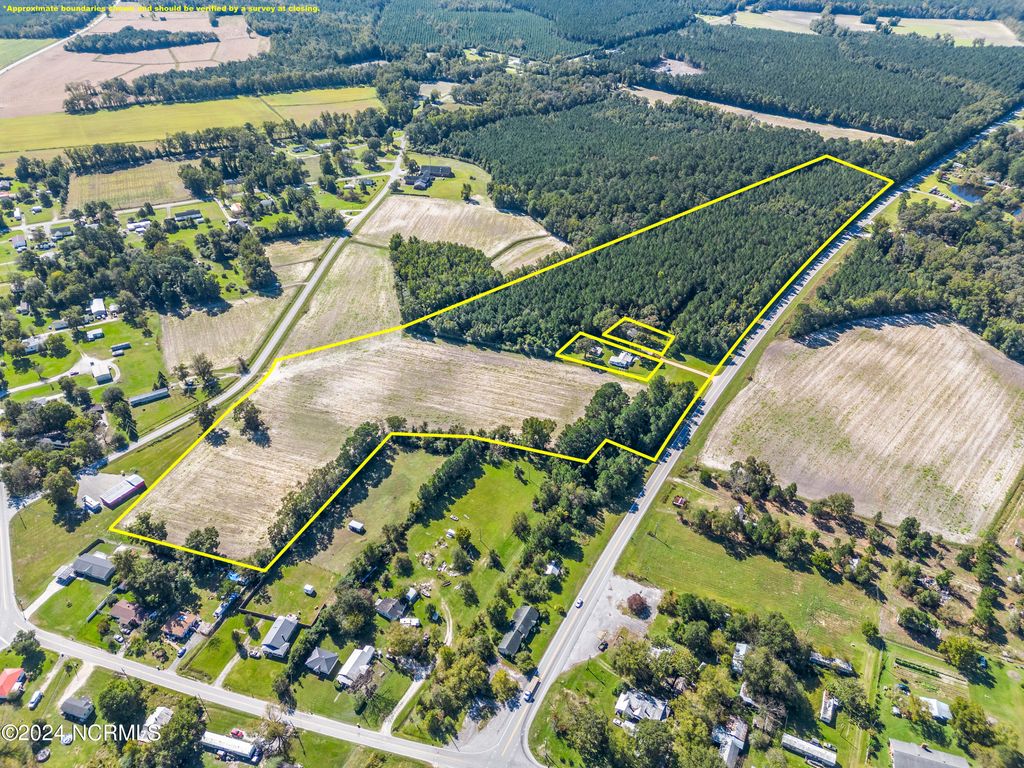 Photo of 29 New Bern Highway, Maysville, NC 28555 (MLS # 100474491)