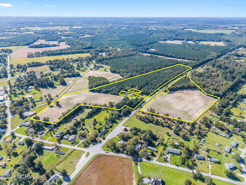 Photo of 29 New Bern Highway, Maysville, NC 28555 (MLS # 100474491)