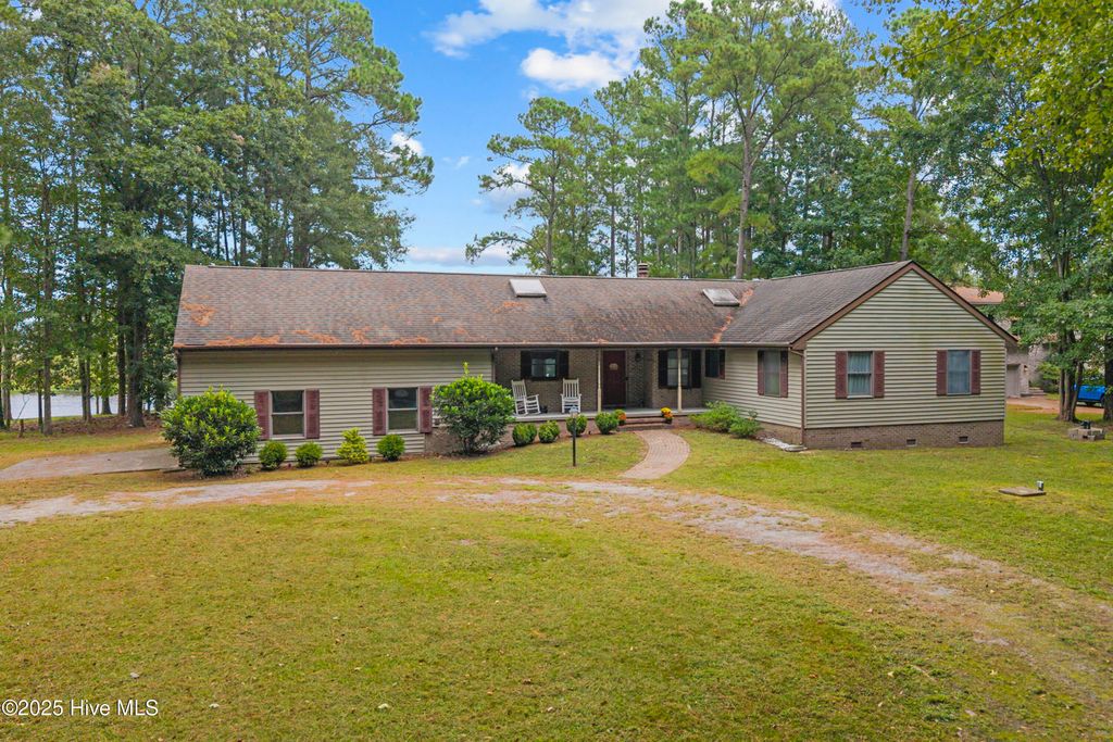 Photo of 103 Gull Pointe, New Bern, NC 28562 (MLS # 100530668)