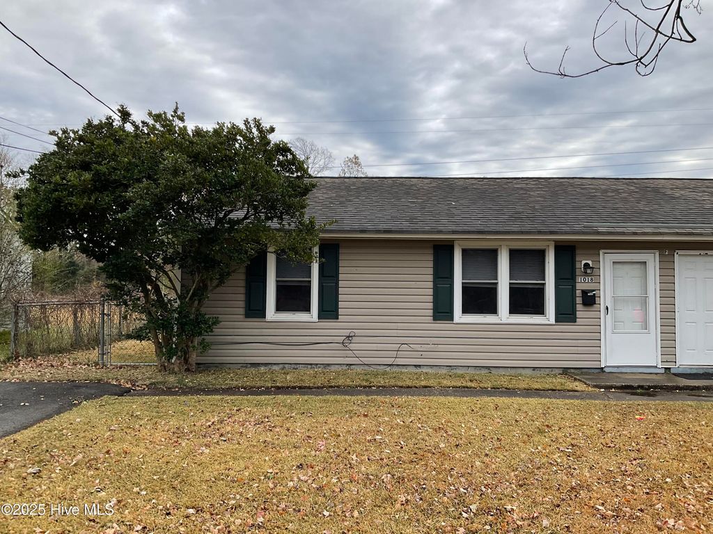 Photo of 1018 Davis Street, Jacksonville, NC 28540 (MLS # 100543432)