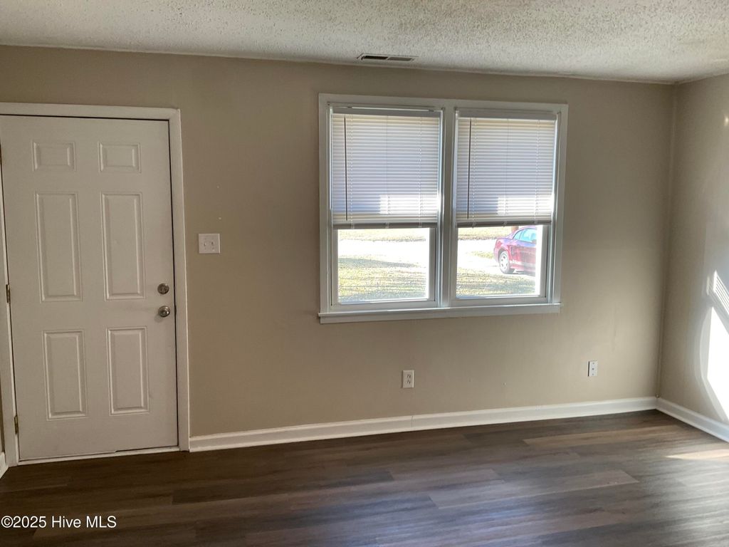 Photo of 1018 Davis Street, Jacksonville, NC 28540 (MLS # 100543432)