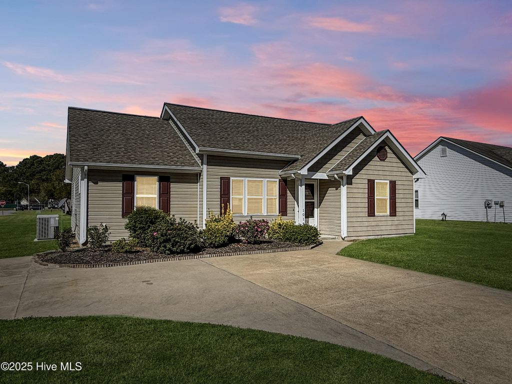 Photo of 1011 Jessica Street, Elizabeth City, NC 27909 (MLS # 100534460)