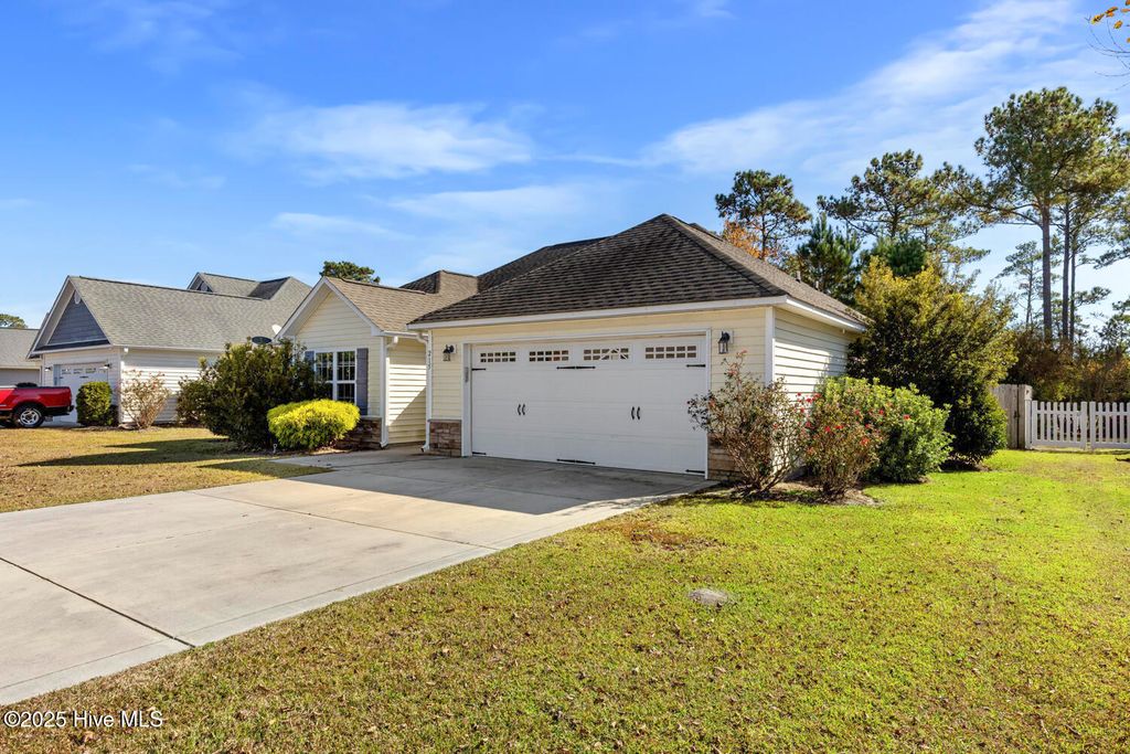 Photo of 215 Marsh Haven Drive, Sneads Ferry, NC 28460 (MLS # 100542245)