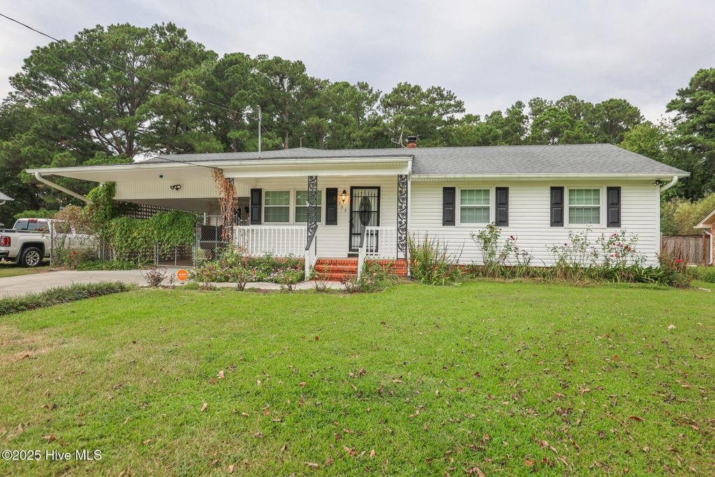 Photo of 137 Cardinal Road, Jacksonville, NC 28546 (MLS # 100531617)