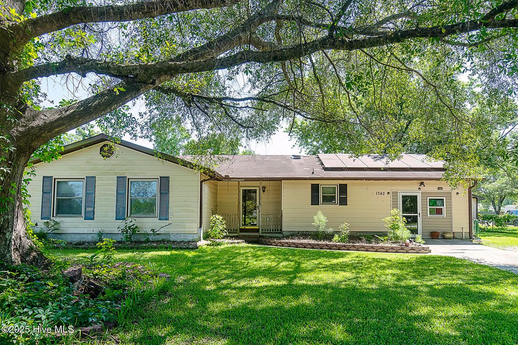 Photo of 1342 Old Maplehurst Rd Road, Jacksonville, NC 28540 (MLS # 100514114)