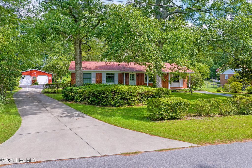 Photo of 2211 Park Avenue, Newport, NC 28570 (MLS # 100528588)