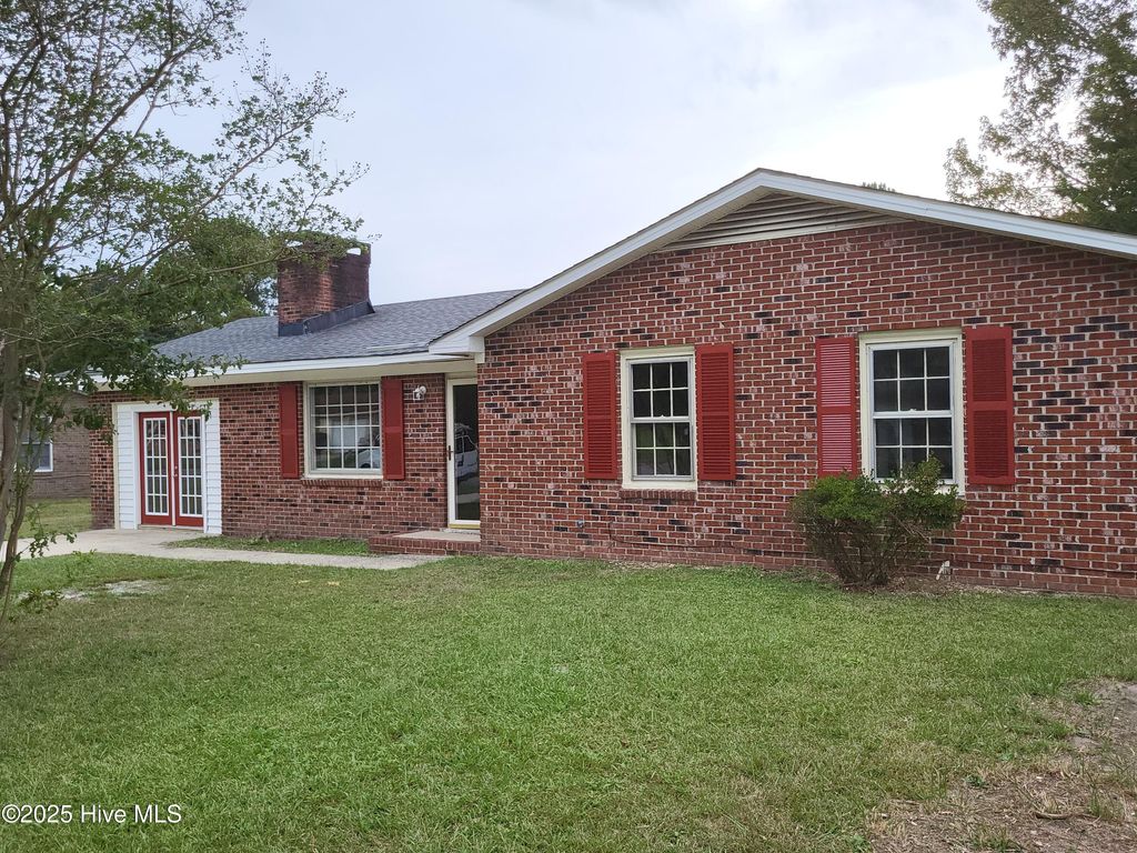 Photo of 1304 Manchester Road, Kinston, NC 28504 (MLS # 100536573)