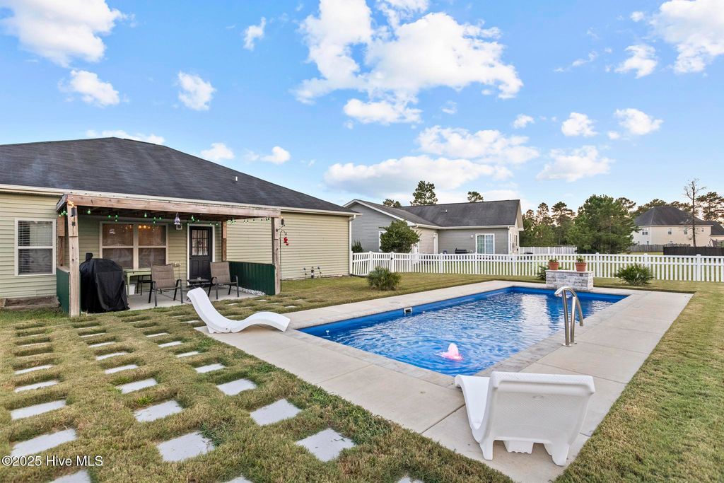 Photo of 122 Farmstead Place, Maple Hill, NC 28454 (MLS # 100529925)