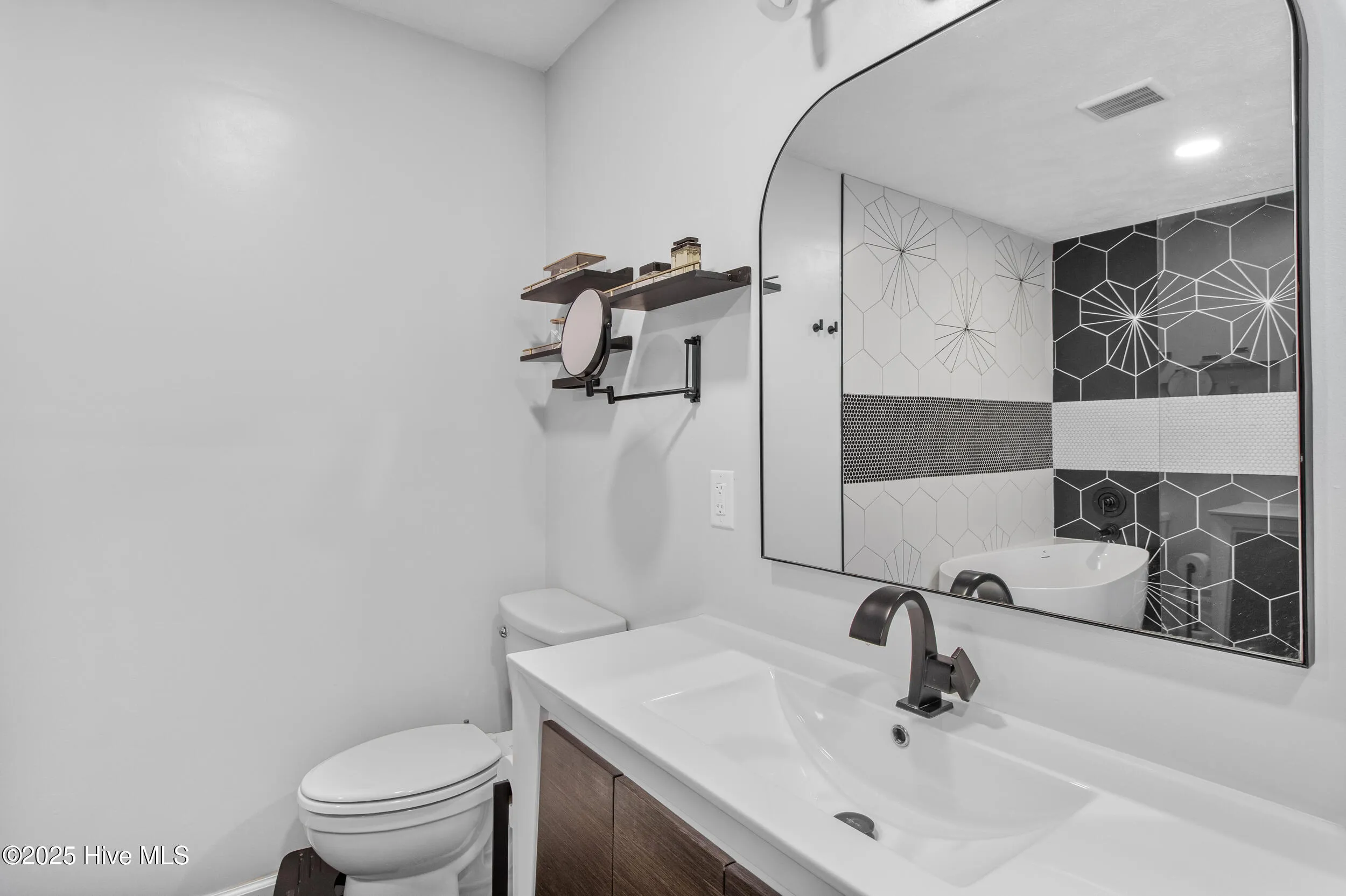 Wilmington, North Carolina 28409, United States, 3 Bedrooms Bedrooms, ,3 BathroomsBathrooms,Residential,Active,99060