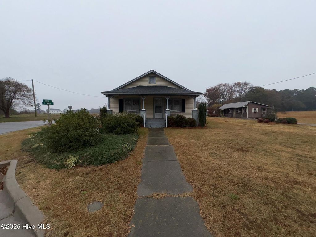 Photo of 402 S Main Street, Salemburg, NC 28385 (MLS # 100543486)