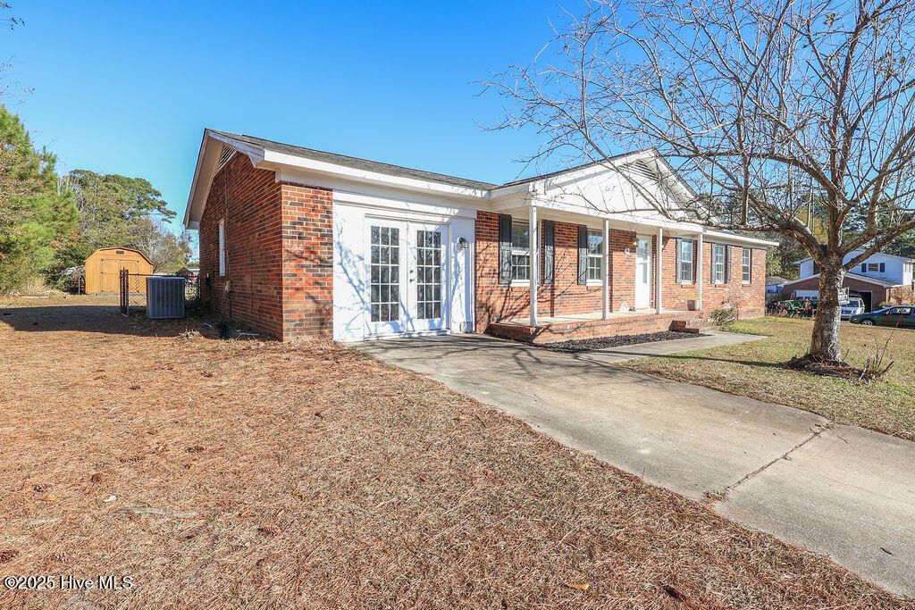 Photo of 42 Heritage Drive, Jacksonville, NC 28540 (MLS # 100543295)