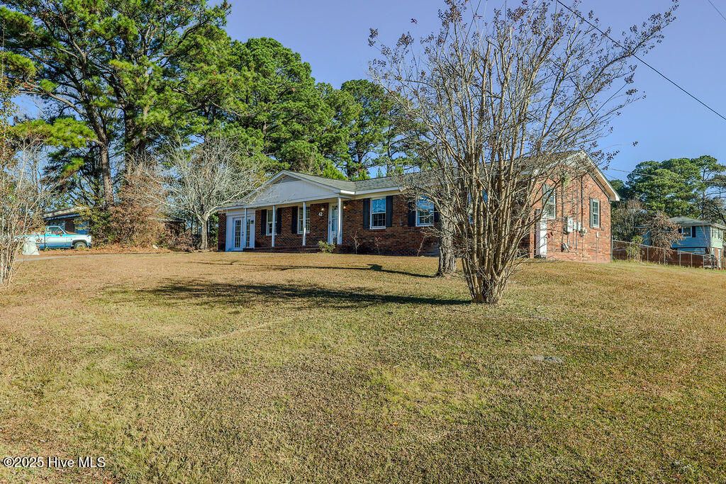 Photo of 42 Heritage Drive, Jacksonville, NC 28540 (MLS # 100543295)