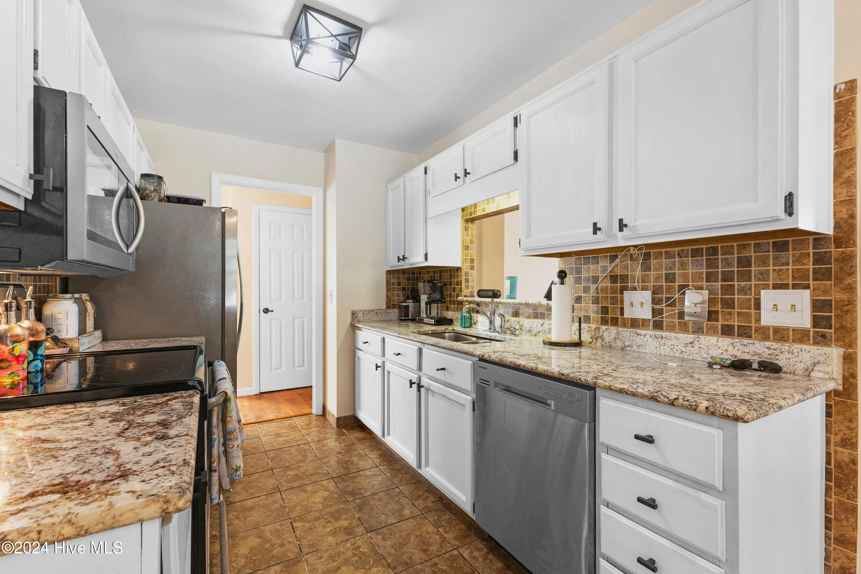 Wilmington, North Carolina 28409, United States, 3 Bedrooms Bedrooms, ,2 BathroomsBathrooms,Residential,Pending,30620