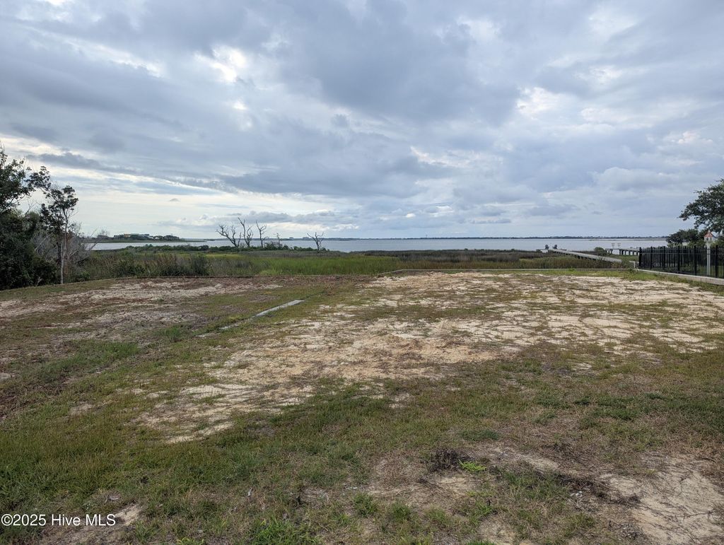 Photo of 703 Cannonsgate Drive, Newport, NC 28570 (MLS # 100518850)